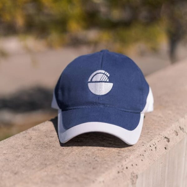 Gorra de gabardina color azul y blanco