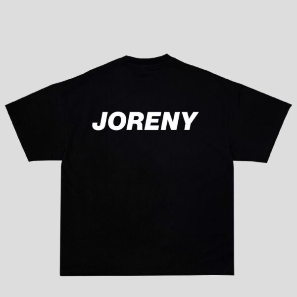 remera negra, parte trasera de joreny