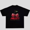 remera negra con diseño de "cherry" parte trasera