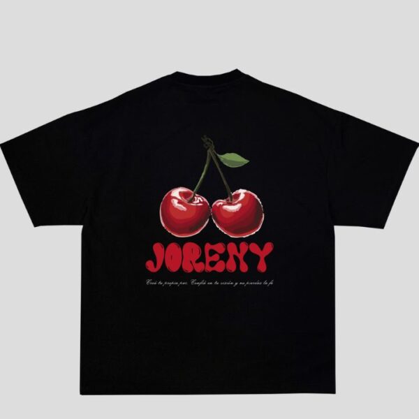 remera negra con diseño de "cherry" parte trasera